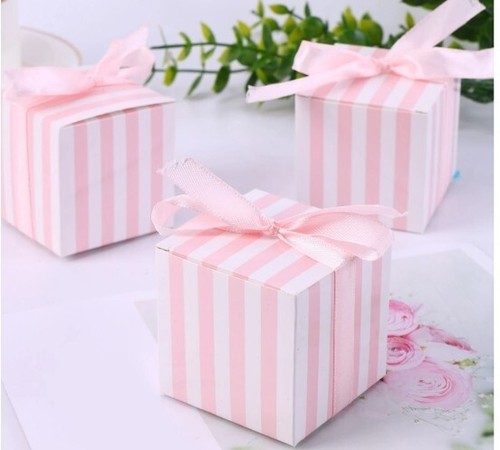 Gift box includes sweets - 40,